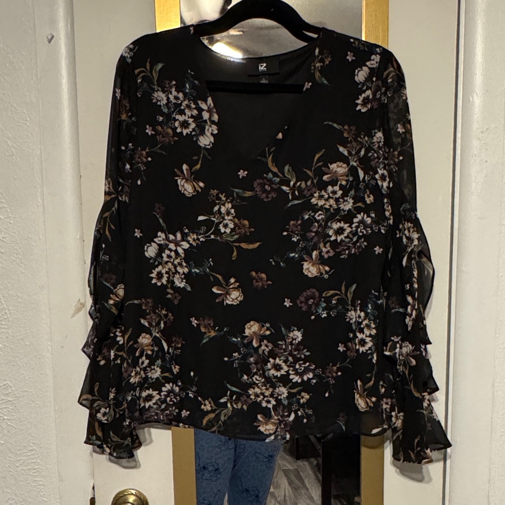 Iz Byer Black Floral Blouse with Ruffle Detail